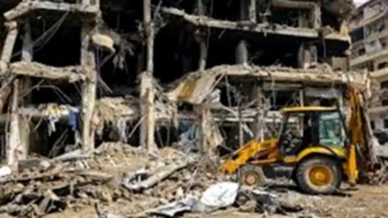 إعلام عبري: إصابة مبنى ومصنع في النقب واستدعاء طواقم إطفاء بعد قصف صاروخي إيراني