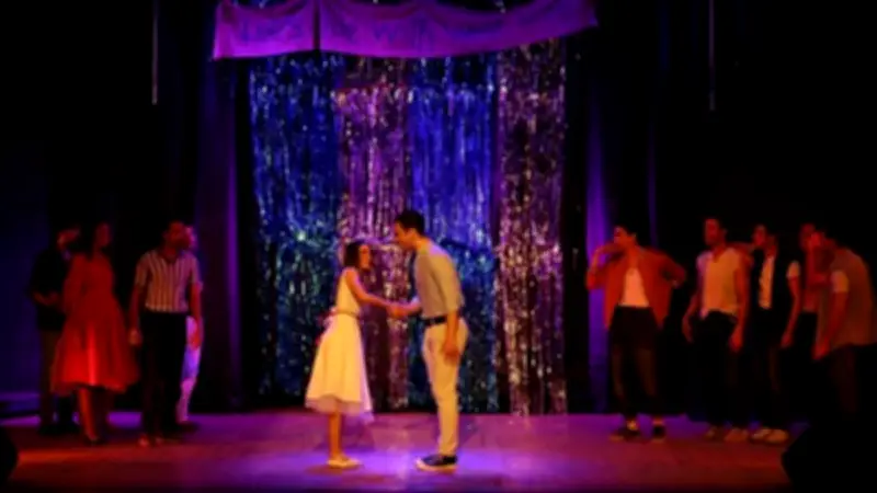 عرض "قصة الحي الغربي" يخطف الأنظار في مهرجان المسرح العالمي بأكاديمية الفنون