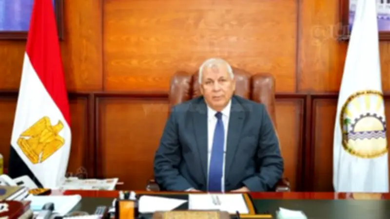 محافظ مطروح يعلن استثناء المدارس والمستشفيات من نظام العمل عن بُعد الأسبوعي