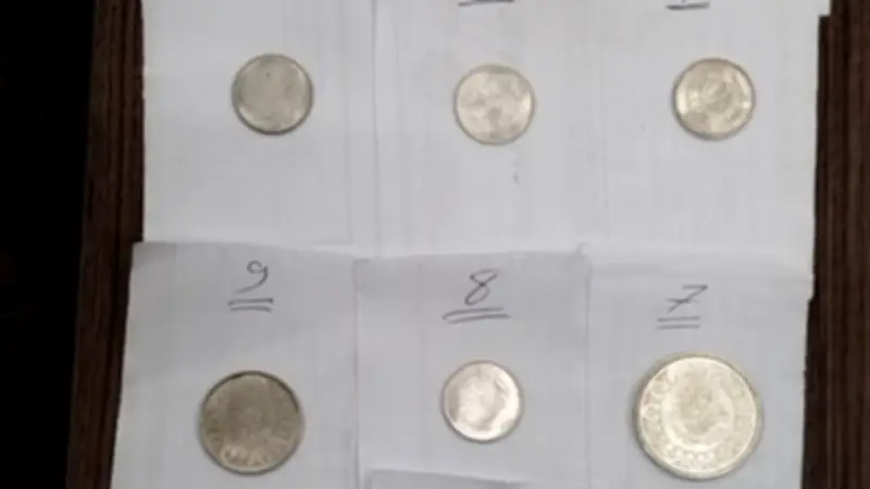 جمارك مطار الإسكندرية تضبط محاولة تهريب عملات أثرية نادرة من العصر العثماني والملكين فؤاد وفاروق