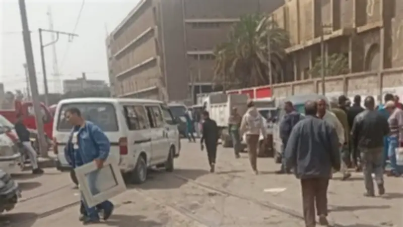 حملة مكثفة لإزالة الإشغالات والفروشات بسوق الجمعة في حي غرب الإسكندرية