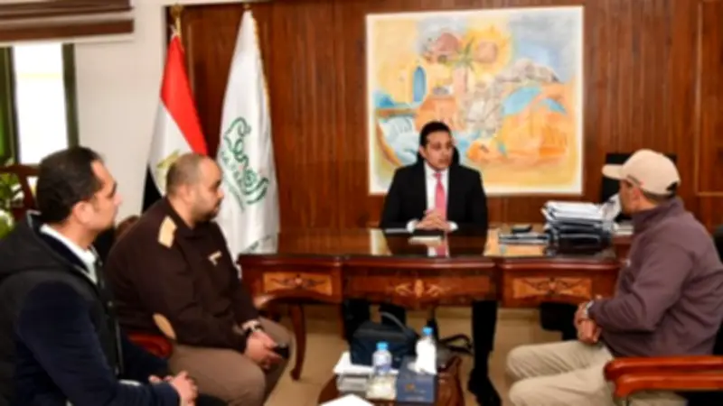 نائب محافظ الفيوم يتفقد مشروعات الرصف في مركز إطسا لتحسين البنية التحتية