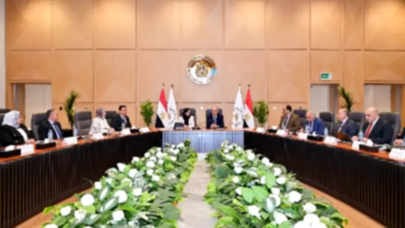 وزير الري ومحافظ البحيرة يبحثان تعزيز التعاون لتحسين الخدمات المائية