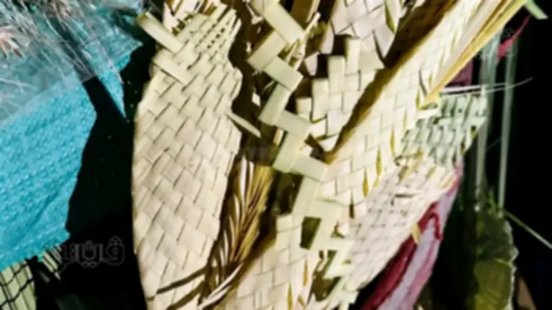 أجواء احتفالية مميزة في شبرا مصر مع أحد السعف: أسعار مناسبة وإقبال كبير