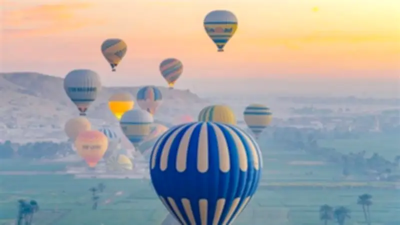 سلطات الطيران المدني بالأقصر تلغي رحلات البالون الطائر بسبب سوء الأحوال الجوية