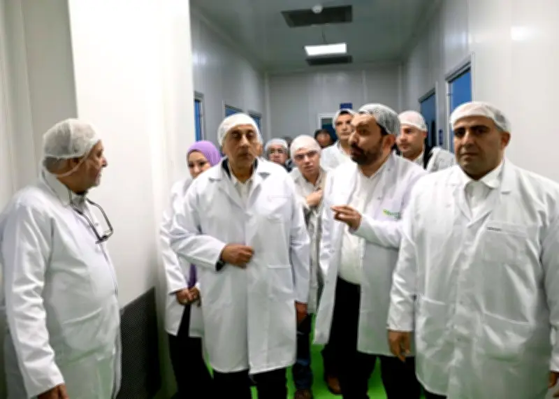 وزير الاستثمار يؤكد على تعميق التصنيع المحلي وتوطين صناعة المواد الخام الدوائية