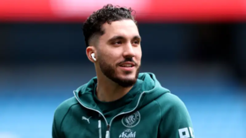 ريان شرقي يثير الجدل بلقطة غريبة مع قميص ليفربول في كأس الاتحاد الإنجليزي