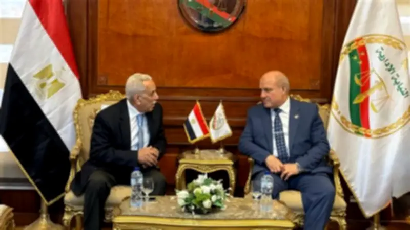 توقيع مذكرة تفاهم بين النيابة الإدارية والمحكمة العربية للتحكيم لتعزيز التعاون القانوني