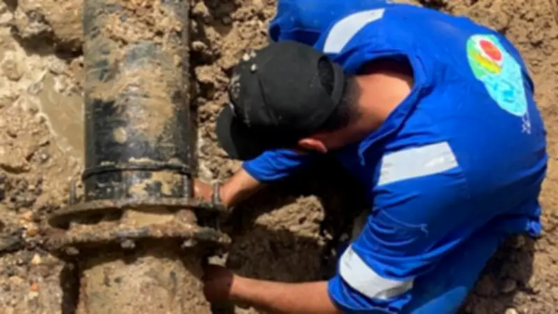 مياه القناة تنجح في إصلاح تسريب خط مياه في القنطرة شرق خلال وقت قياسي