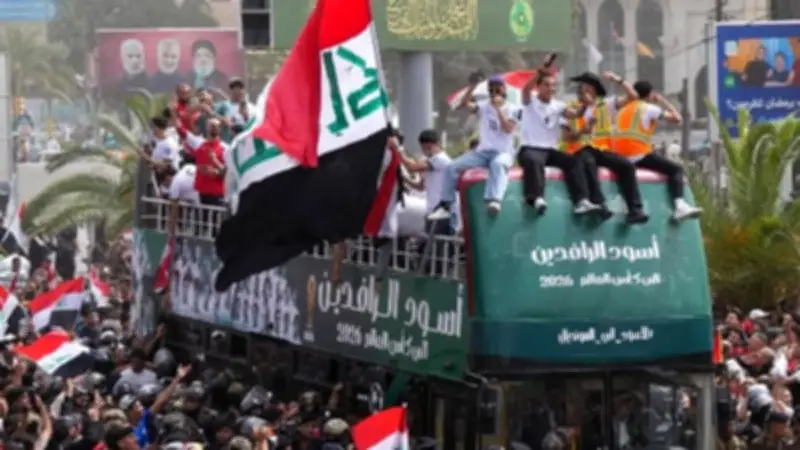 احتفالات صاخبة في شوارع بغداد باستقبال منتخب العراق بعد تأهله التاريخي لكأس العالم