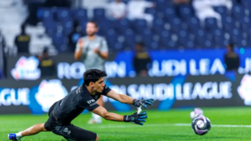 ياسين بونو في مأزق: أخطاء الهلال الدفاعية تهدد طموحات الفريق في دوري روشن