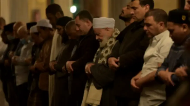 أمين الفتوى يوضح حكم الأذان والإقامة للصلاة في المنزل: سنة مستحبة وليست واجبة