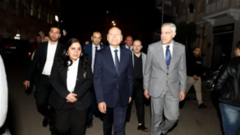 محافظ القاهرة يتفقد تنفيذ قرار غلق المحال التجارية في الكوربة ومصر الجديدة