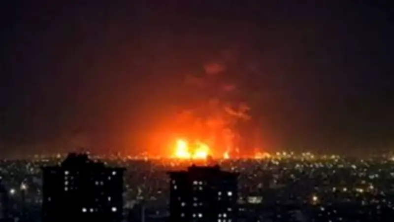 مساعدو ترامب يرون استهداف البنية التحتية الإيرانية "مشروعاً".. وإسرائيل تستعد لهجمات