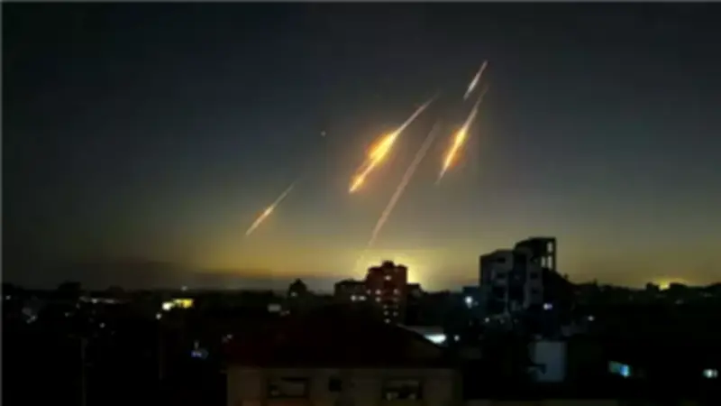 التلفزيون الإيراني يعلن إطلاق دفعة صاروخية جديدة باتجاه فلسطين المحتلة