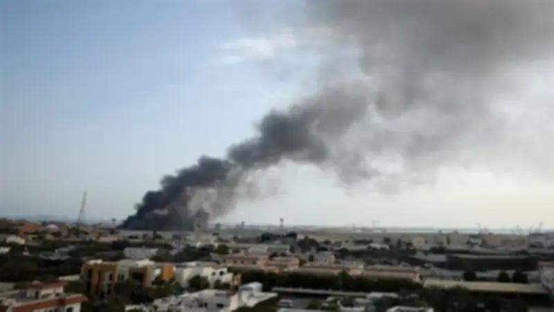 البحرين: الدفاع المدني يكافح حريقاً نجم عن عدوان إيراني على منشأة