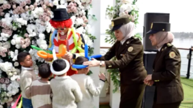 القوات المسلحة تحتفي بيوم اليتيم مع أبناء الشهداء والأطفال في فعاليات ترفيهية وثقافية