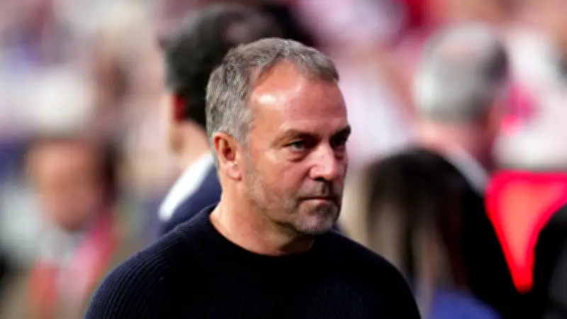 فليك: انتصار برشلونة حاسم.. وأخطاء الحكم في طرد مارتن لا تبرر