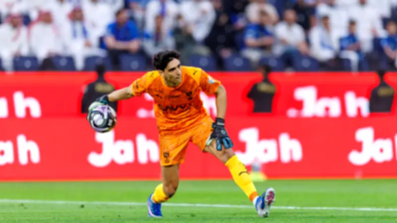 ياسين بونو في مرمى النقد بعد تعادل الهلال مع التعاون في دوري روشن