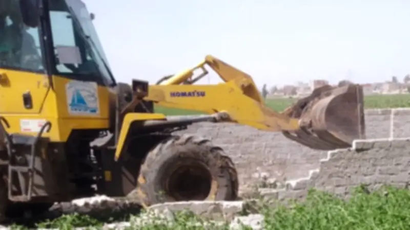 محافظ كفر الشيخ يشرف على إزالة تعديات فورية على الأراضي الزراعية في مطوبس