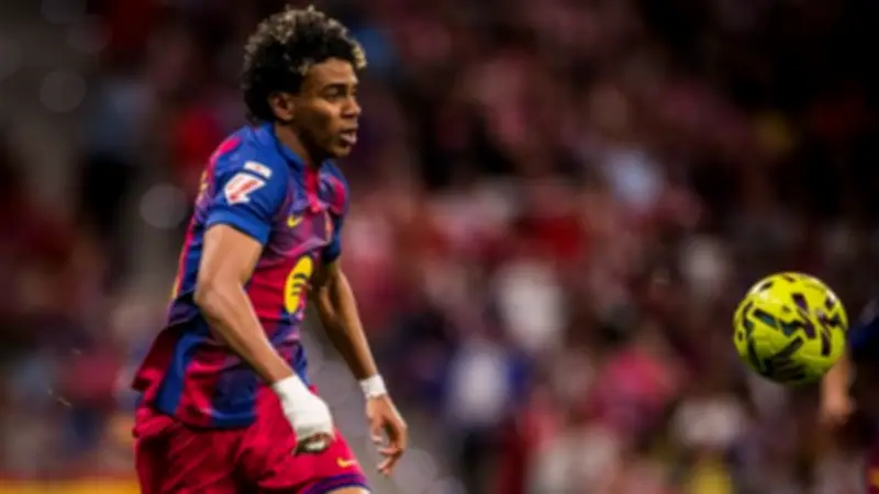 الاتحاد الإسباني يكشف محادثة الحكام ويحسم الجدل حول بطاقة مارتن في كلاسيكو برشلونة وأتلتيكو