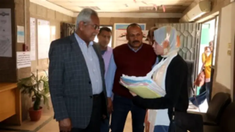 محافظ سوهاج يعلن بدء تطبيق نظام العمل عن بُعد ويؤكد استمرار الخدمات الحيوية