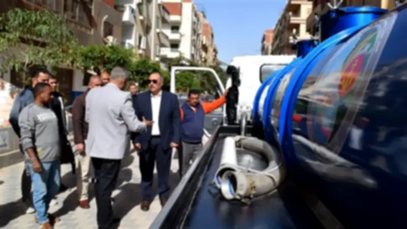 رئيس مياه القناة يتفقد سيارات الكسح بعد إعادة تأهيلها لتعزيز منظومة التشغيل