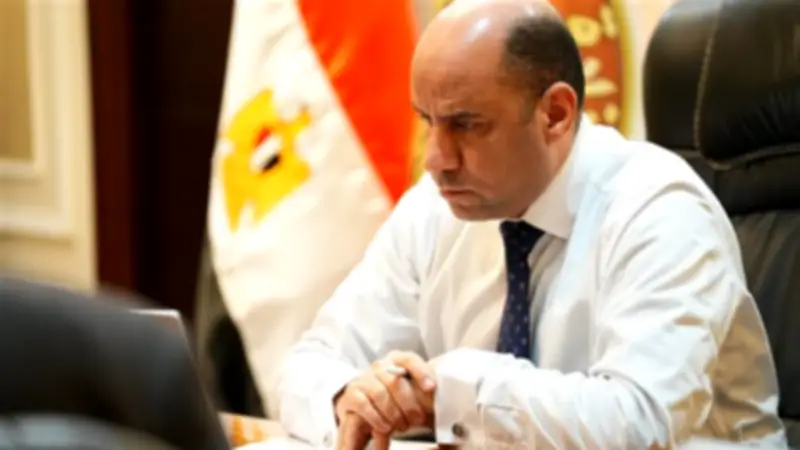 وزير العمل يتابع تطبيق نظام العمل عن بُعد في القطاع الخاص عبر مؤتمر فيديو