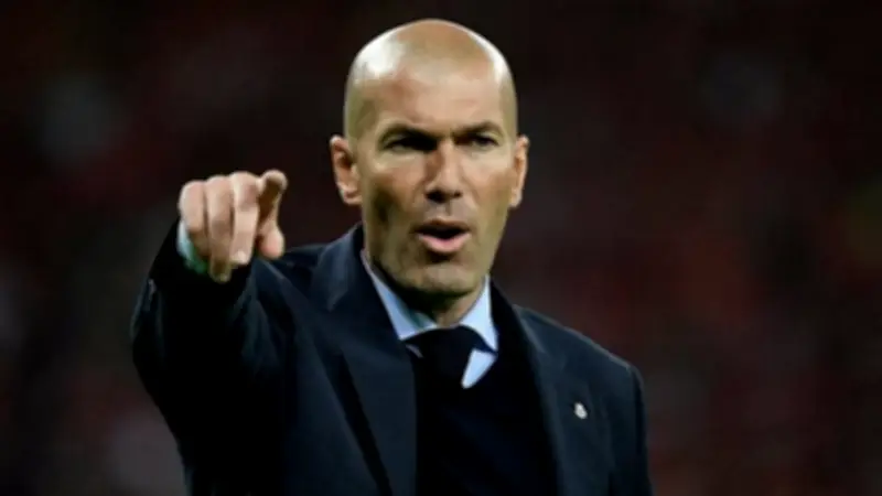 الهلال السعودي يقدم عرضاً خيالياً لضم زين الدين زيدان قبل توليه تدريب فرنسا