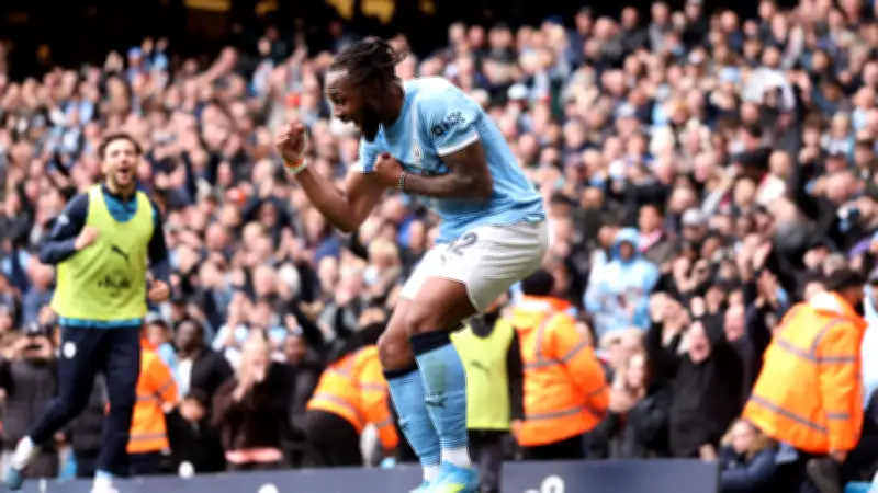 سيمينيو يصف ريان شرقي بأنه من أفضل لاعبي العالم بعد انتصار مانشستر سيتي على ليفربول