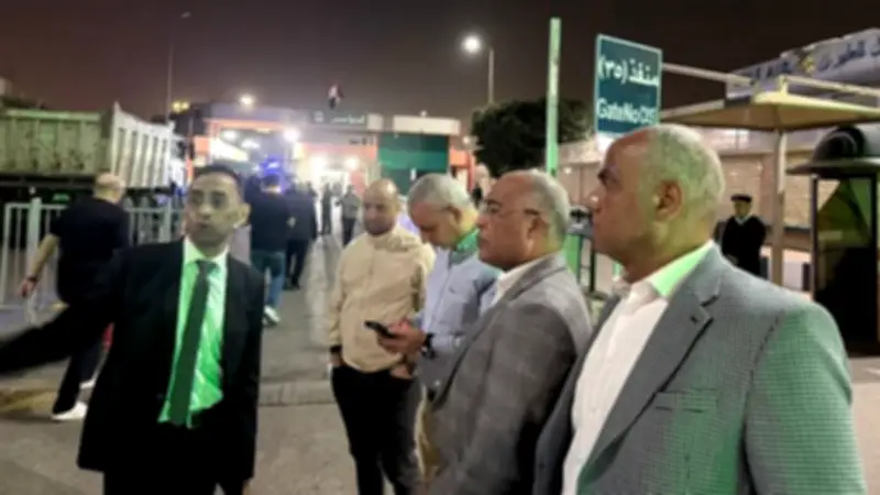 وزير البترول يستقبل جثمان الشهيد المهندس حسام صادق بمطار القاهرة في مشهد مهيب
