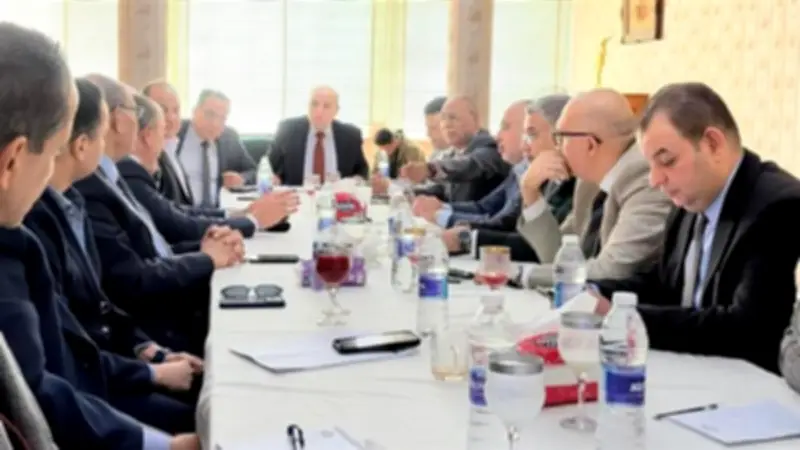 اجتماع موسع في المحلة الكبرى لبحث دعم صناعة النسيج وتعزيز التصنيع المحلي