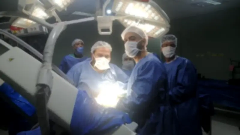 نجاح أول جراحة متقدمة لتثبيت كسر بالعمود الفقري بمستشفى منيا القمح المركزي لإنقاذ شاب من الشلل