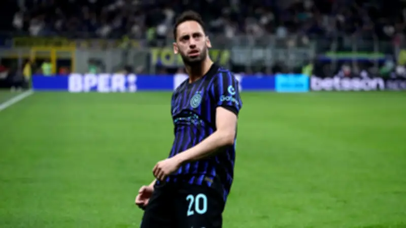 إنتر ميلان يقترب من لقب الدوري الإيطالي بهدف صاروخي من تشالهان أوغلو