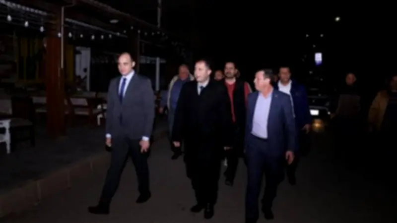 محافظ دمياط يتفقد التزام محال رأس البر بمواعيد الغلق ويؤكد على ترشيد الطاقة