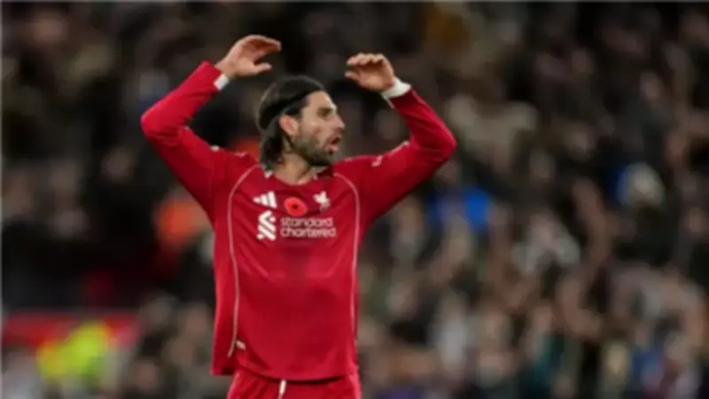 جماهير ليفربول تهاجم دومينيك سوبوسلاي بعد الهزيمة الساحقة أمام مانشستر سيتي