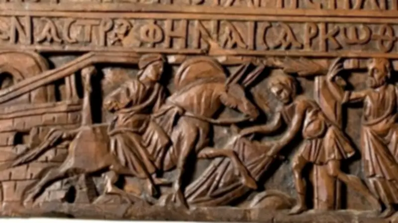 متحف مطار القاهرة يكشف عن عتبة خشبية نادرة تصور دخول السيد المسيح إلى أورشليم