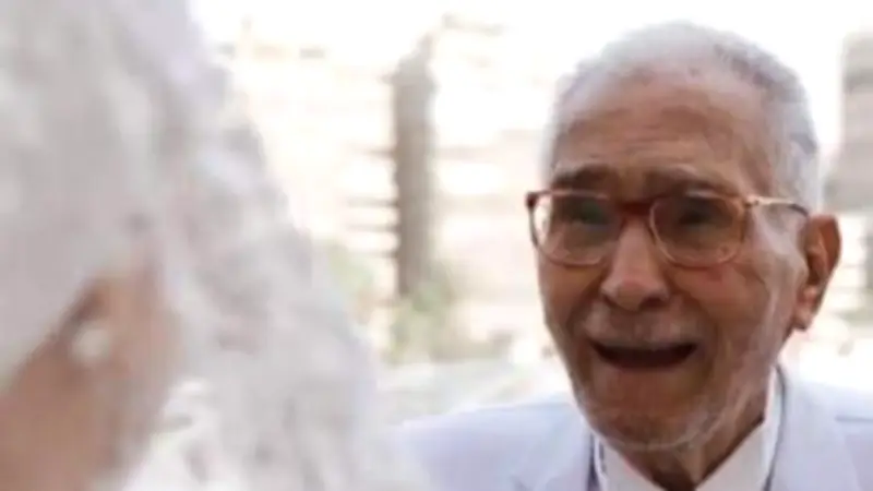 بعد إصابة الفنان عبد الرحمن أبو زهرة بورم في الرئة.. تفاصيل حالته الصحية وأعراض المرض