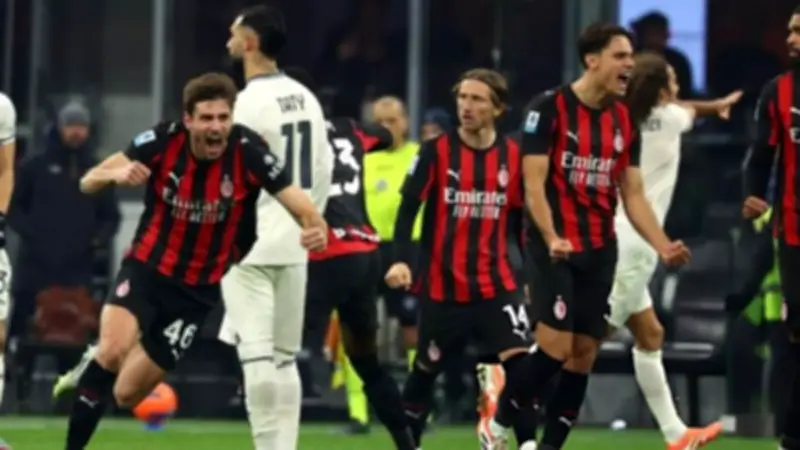 قمة الكالتشيو: نابولي يواجه ميلان في صراع محتدم على الصدارة