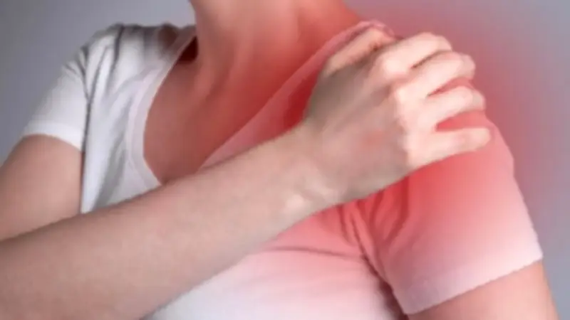 التهاب الكتف المتجمد: الأسباب والأعراض وطرق العلاج الشاملة