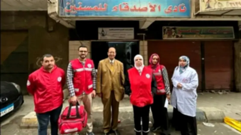 قوافل الهلال الأحمر تصل دور المسنين بالجيزة لتقديم العلاج والدعم العاجل