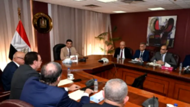 وزير الصناعة يناقش مع اتحاد الصناعات تطوير قطاع التعدين لتعظيم القيمة المضافة