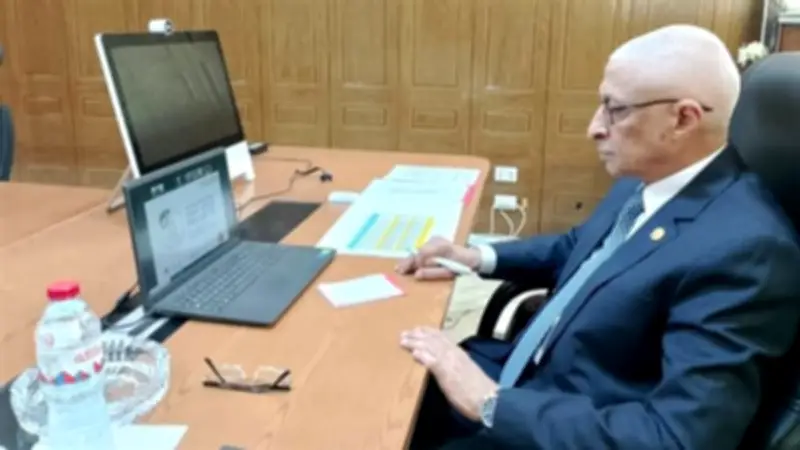 محافظ شمال سيناء يشارك في اجتماع عبر زوم لمتابعة المشروعات الخضراء الذكية