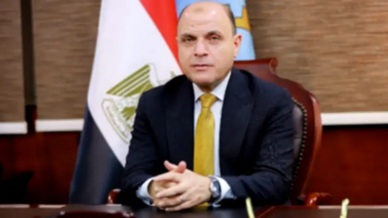 محافظ الغربية يتفقد بدء مشروع تطوير ورصف شارع المدارس في قرية الدلجمون