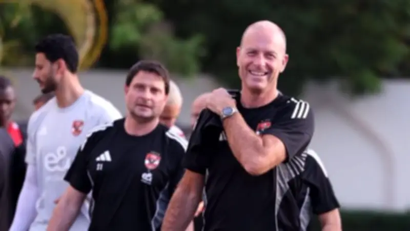 توروب يحدد تشكيلة دفاع الأهلي لمواجهة سيراميكا كليوباترا في الدوري المصري