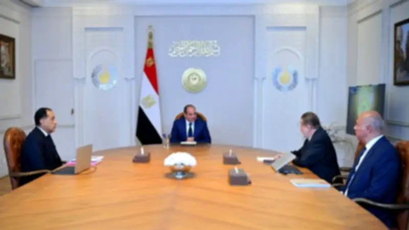 اجتماع السيسي مع رئيس الوزراء ومحافظ البنك المركزي لمناقشة تداعيات الحرب على الاقتصاد المصري