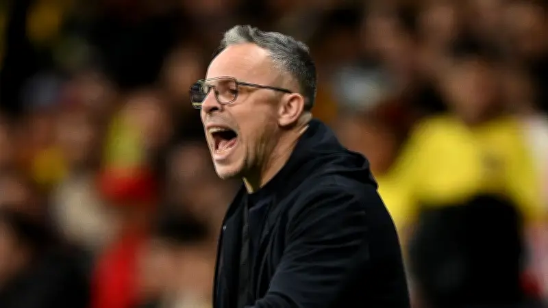 مساعد مدرب المغرب يوسف حجي يرصد مواهب الجيش الملكي والكوكب المراكشي