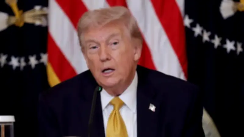 ترامب: إيران مُدمرة وعاجزة عن المقاومة رغم امتلاكها صواريخ ومسيرات