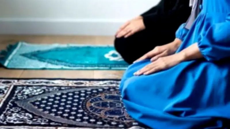 موقف المرأة في الصلاة خلف الرجل: عضو الأزهر العالمي للفتوى يوضح التفاصيل الشرعية