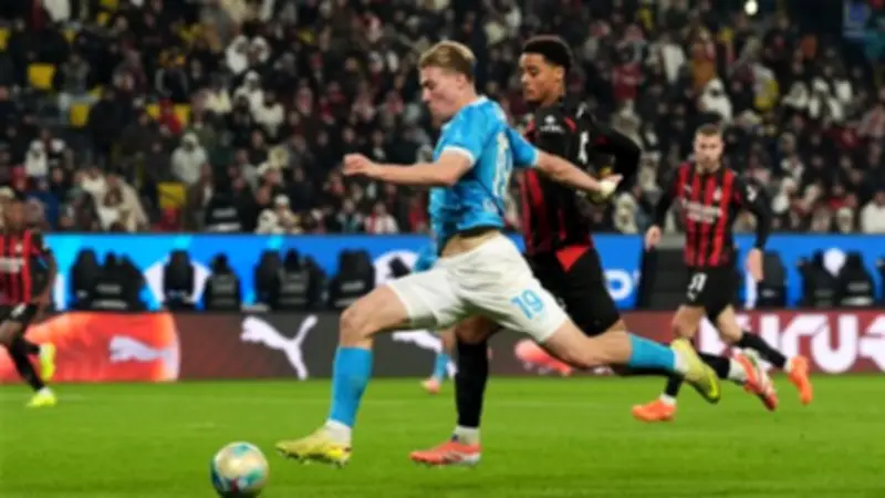 نابولي يتلقى ضربة موجعة قبل مواجهة ميلان الحاسمة في الدوري الإيطالي